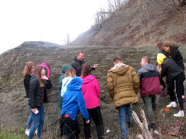 Вивчаємо відслонення девонських відкладів